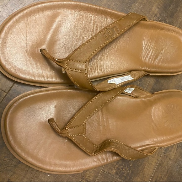 UGG  Australia Seaside Leather Flip Flops - Picture 3 of 9